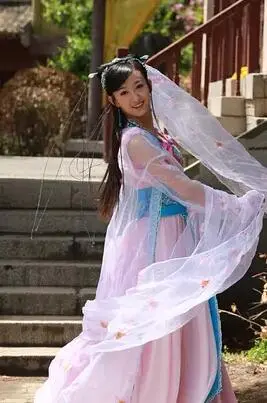 《穿越时空之灵格格》：这穿越也太秀了吧？古代小姐变身流量密码，你敢信？